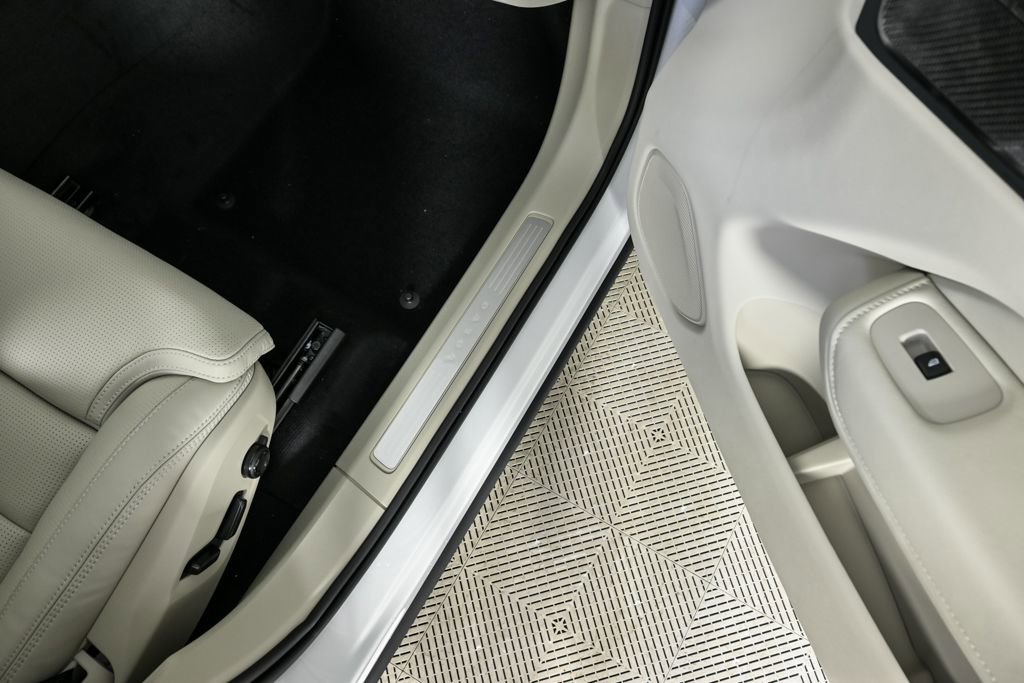 New 2026 Volvo XC60 B5 Ultra w/ Protection Package Premier image 25