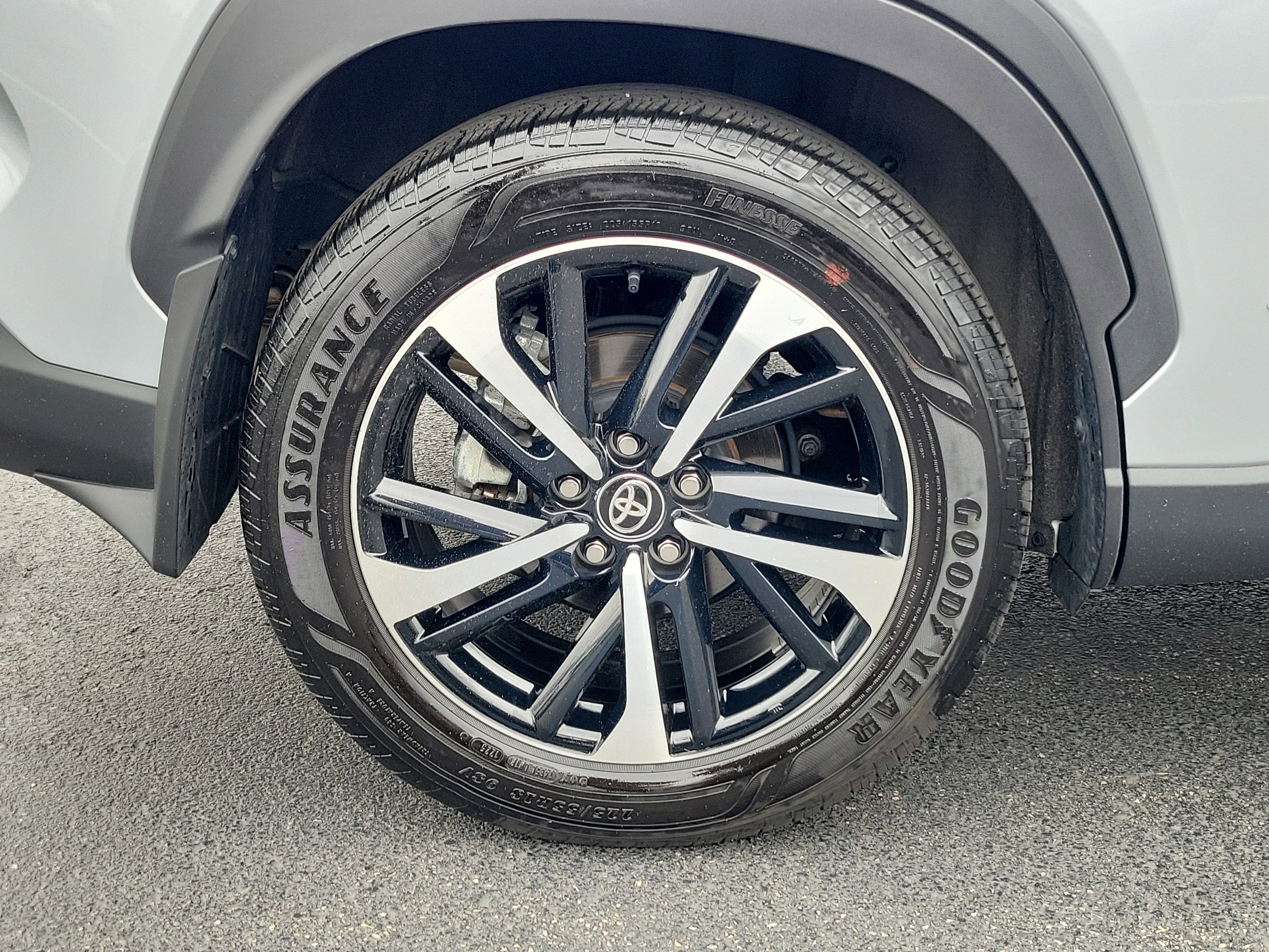 Used 2025 Toyota Corolla Cross AWD Hybrid w/ Convenience Package image 5