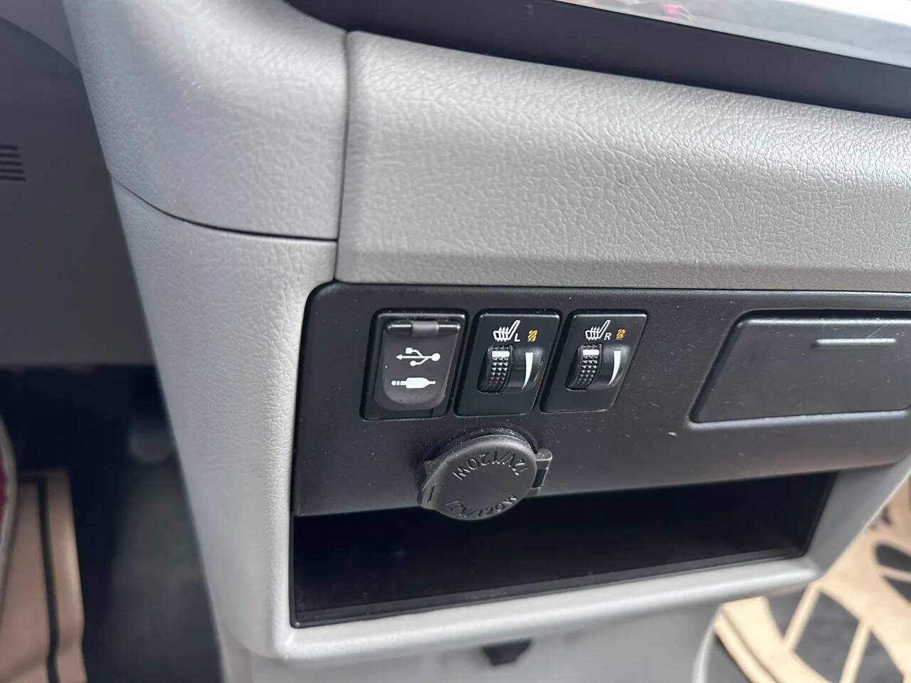 Used 2017 Toyota Sienna XLE w/ XLE Navigation Package AWD/4WD image 21