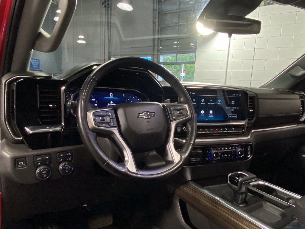 Used 2025 Chevrolet Silverado 1500 LT Trail Boss w/ Convenience Package II AWD/4WD image 18