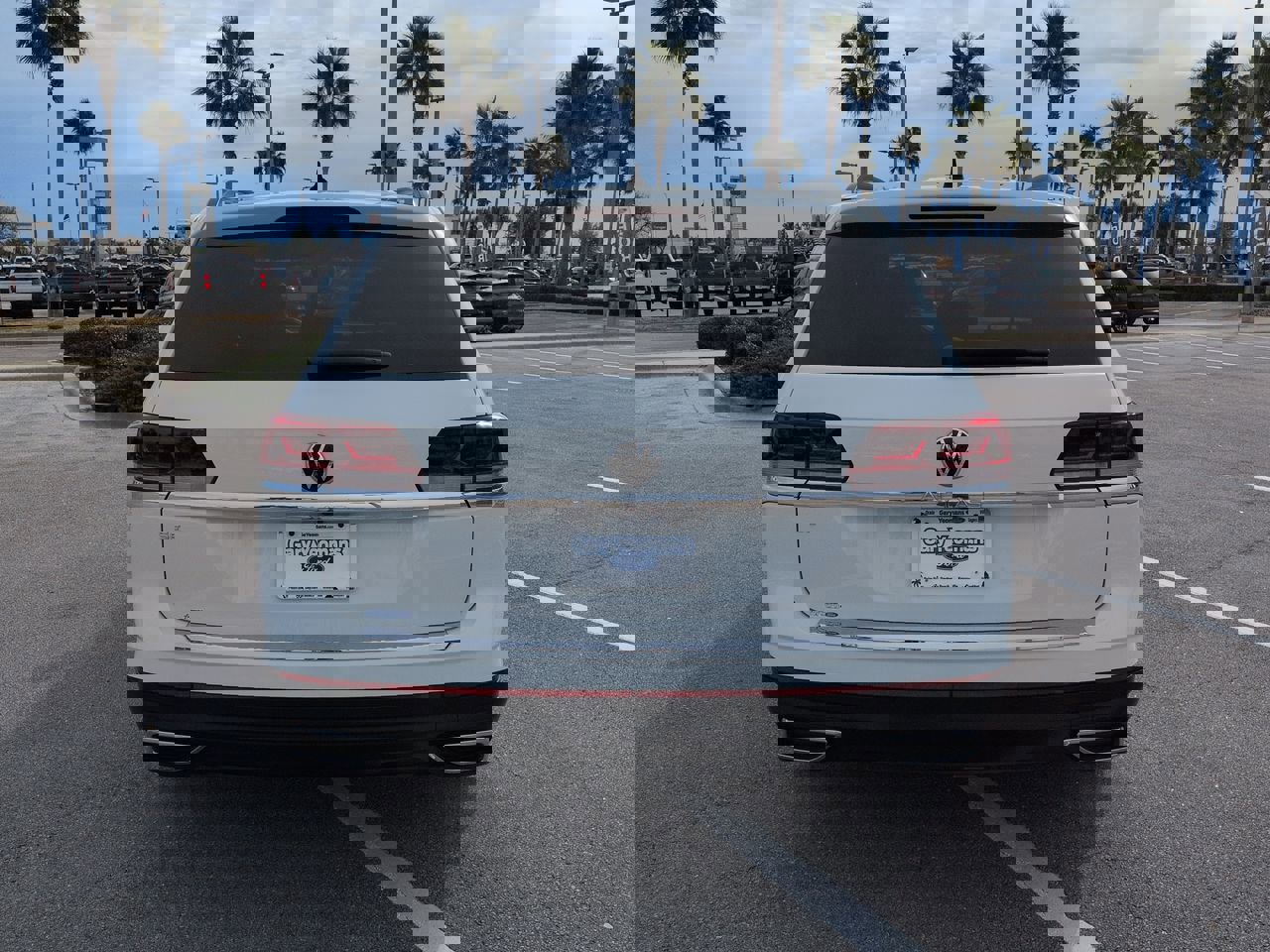 Used 2023 Volkswagen Atlas SE w/ Panoramic Sunroof Package image 5