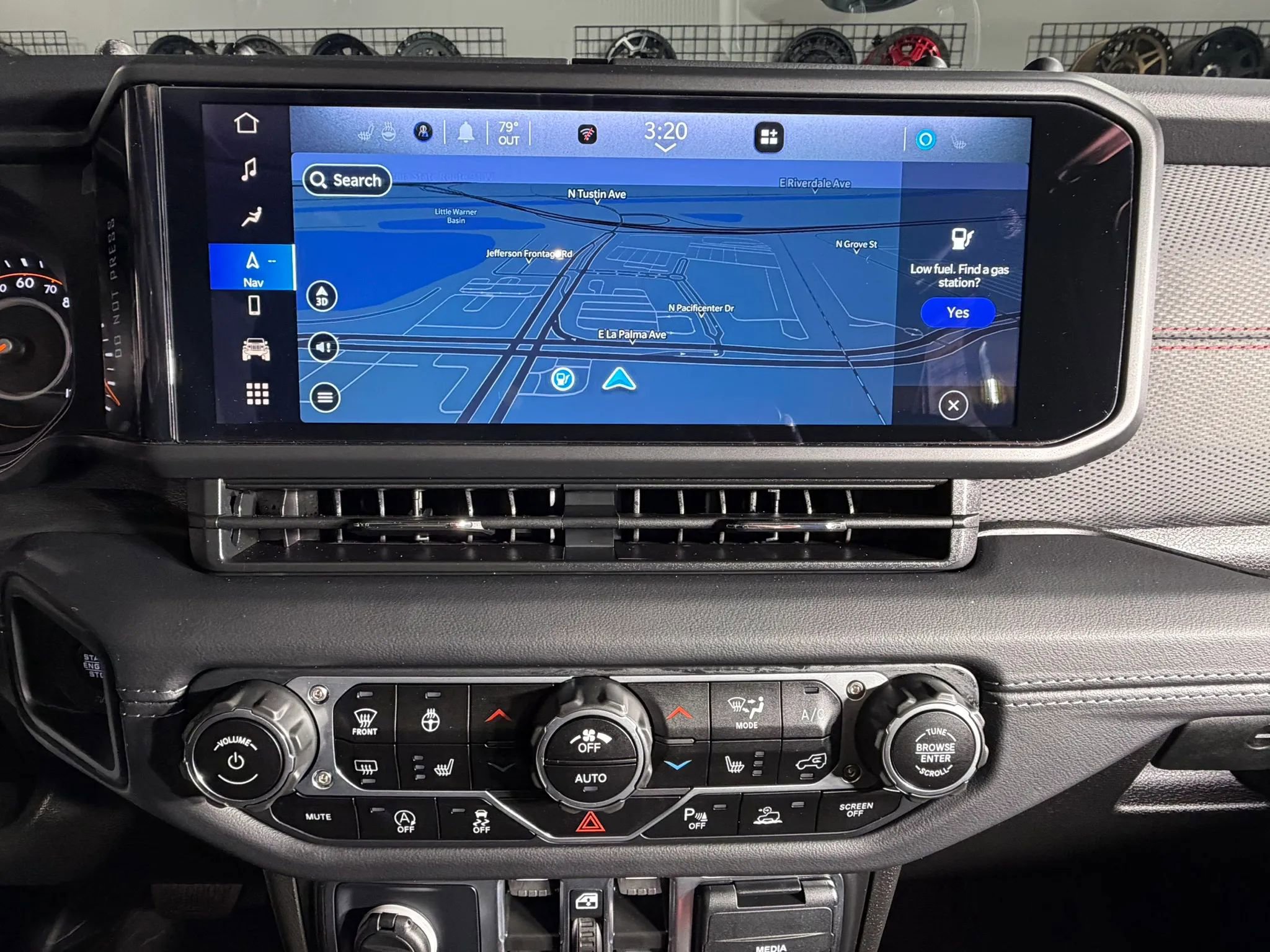 Used 2025 Jeep Gladiator Rubicon w/ Safety Group AWD/4WD image 24