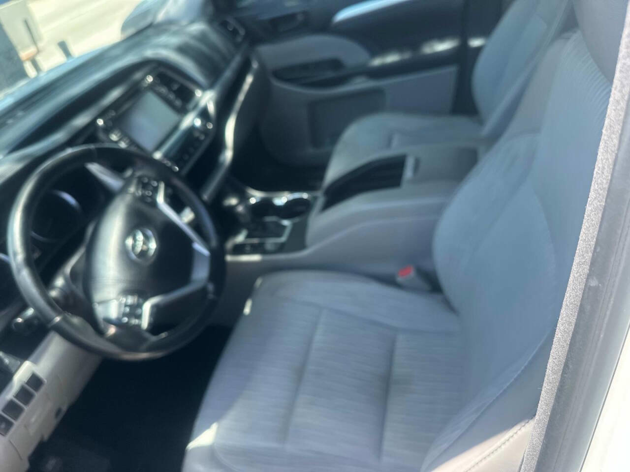 Used 2018 Toyota Highlander LE V6 FWD (Natl) image 8