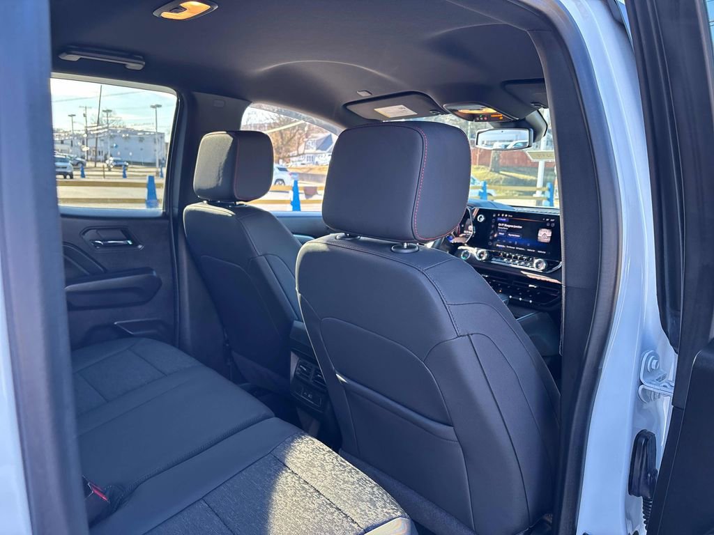 Used 2024 Chevrolet Colorado Z71 w/ Z71 Convenience Package 2 image 32