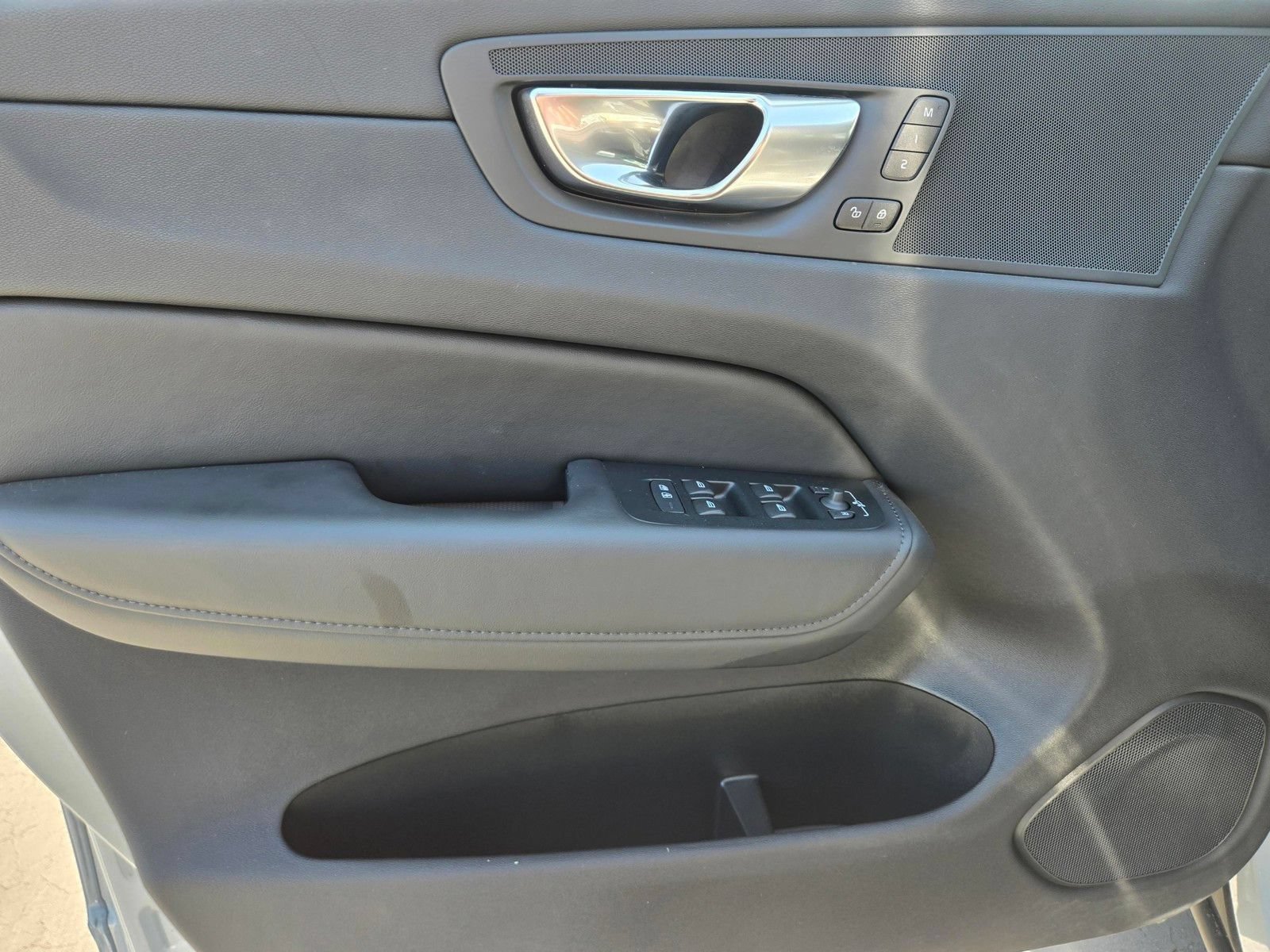 Certified 2025 Volvo XC60 B5 Plus AWD/4WD image 19