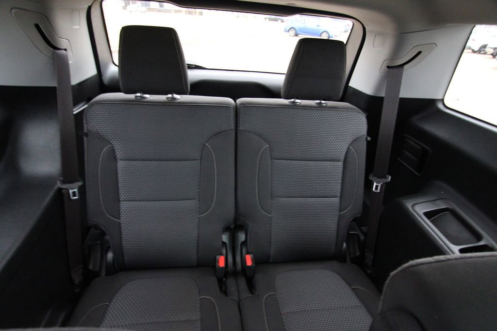 Used 2023 GMC Acadia SLE w/ Driver Convenience Package image 10