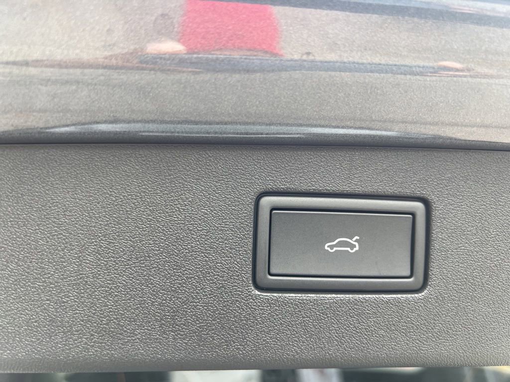 New 2026 Volkswagen Tiguan SE R-Line image 11