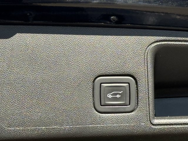 Used 2023 GMC Terrain SLT w/ Infotainment Package II AWD/4WD image 29