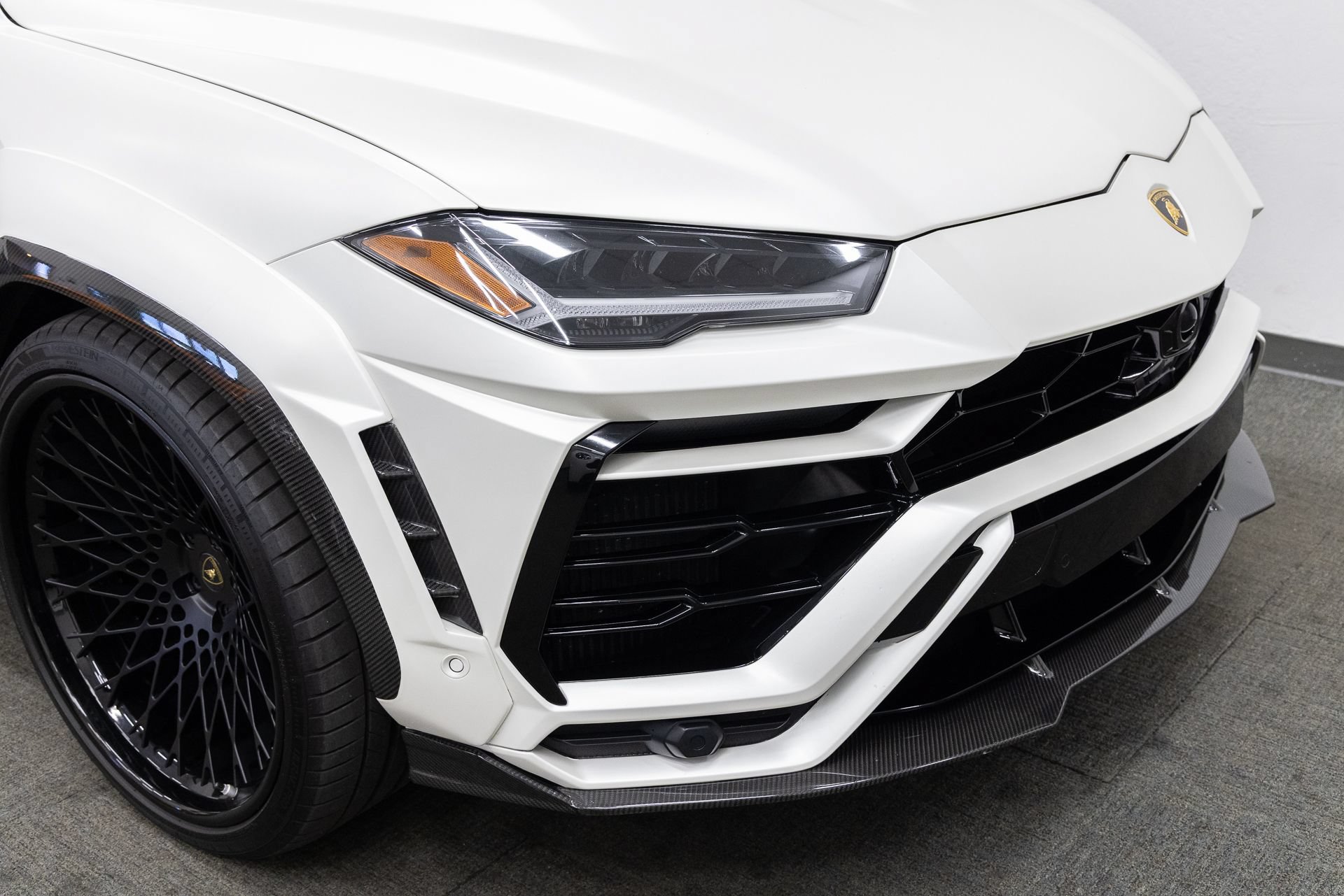 Used 2020 Lamborghini Urus AWD/4WD image 27