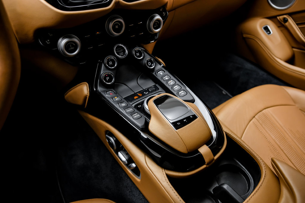 Used 2020 Aston Martin V8 Vantage Coupe RWD image 31