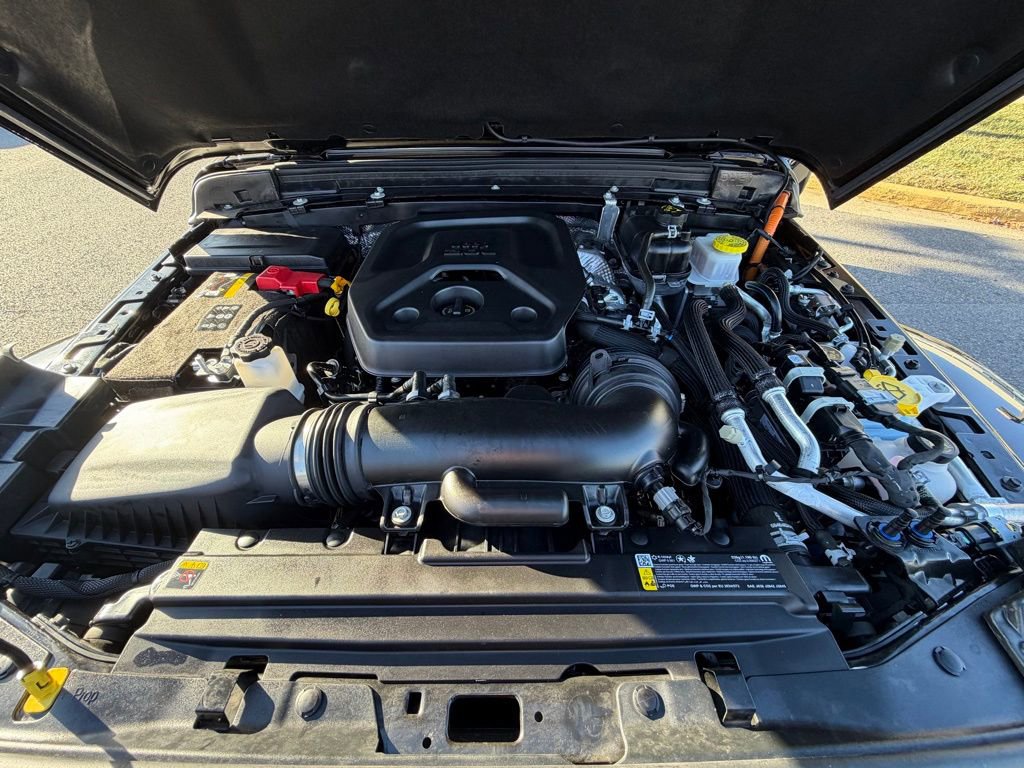 Used 2025 Jeep Wrangler Unlimited Sahara w/ Safety Group image 16