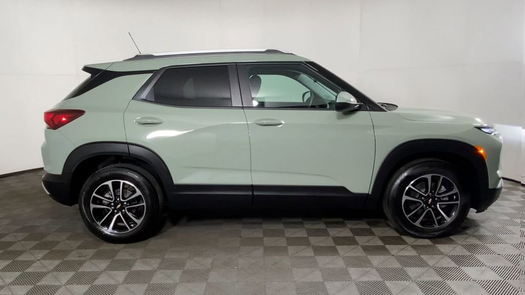 New 2026 Chevrolet TrailBlazer LT w/ Convenience Package image 2