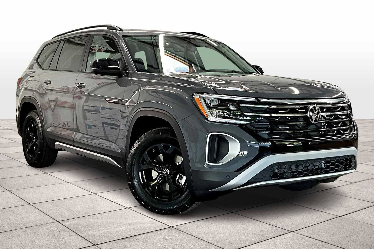 New 2026 Volkswagen Atlas Peak Edition image 2