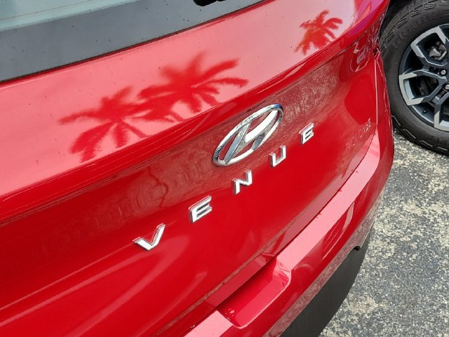 Used 2022 Hyundai Venue SE FWD image 5