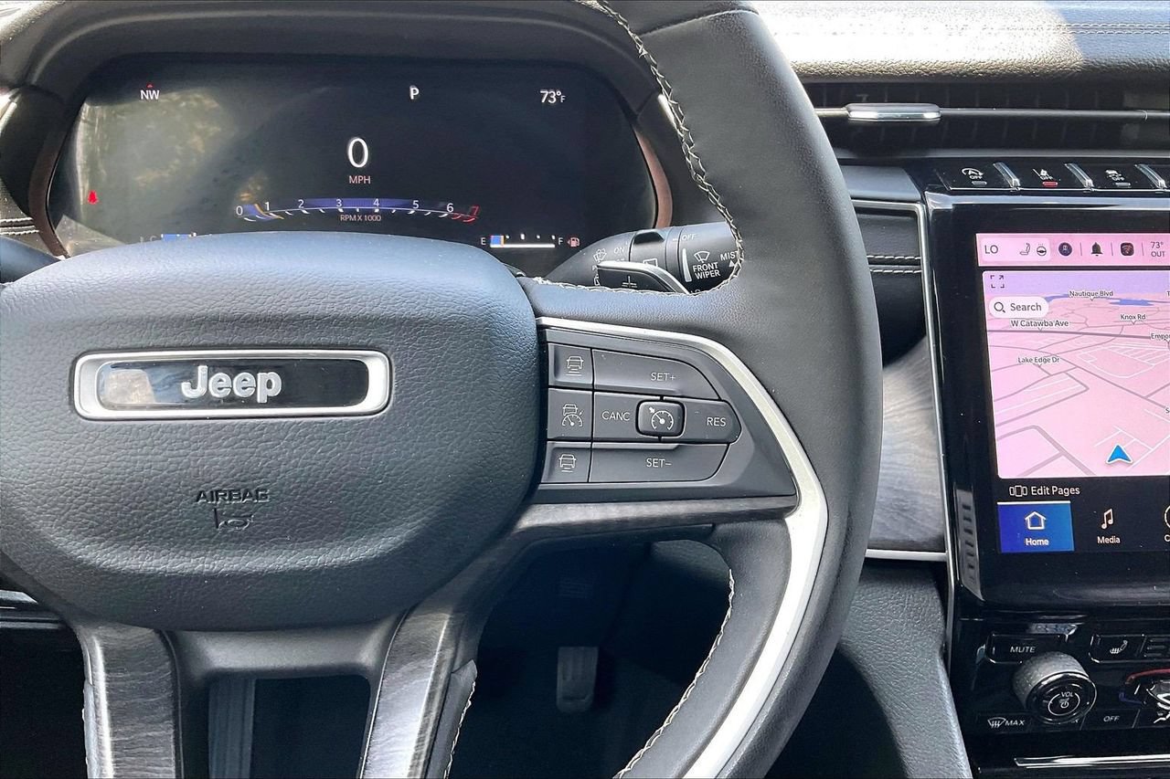 Used 2023 Jeep Grand Cherokee L Limited AWD/4WD image 32