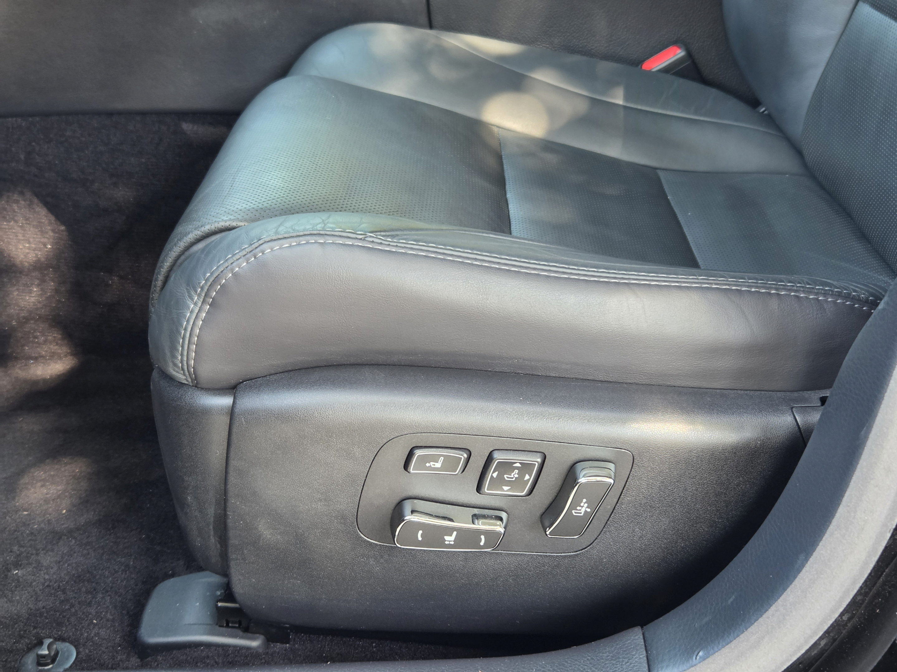 Used 2017 Lexus LS 460 w/ Comfort Package RWD image 28