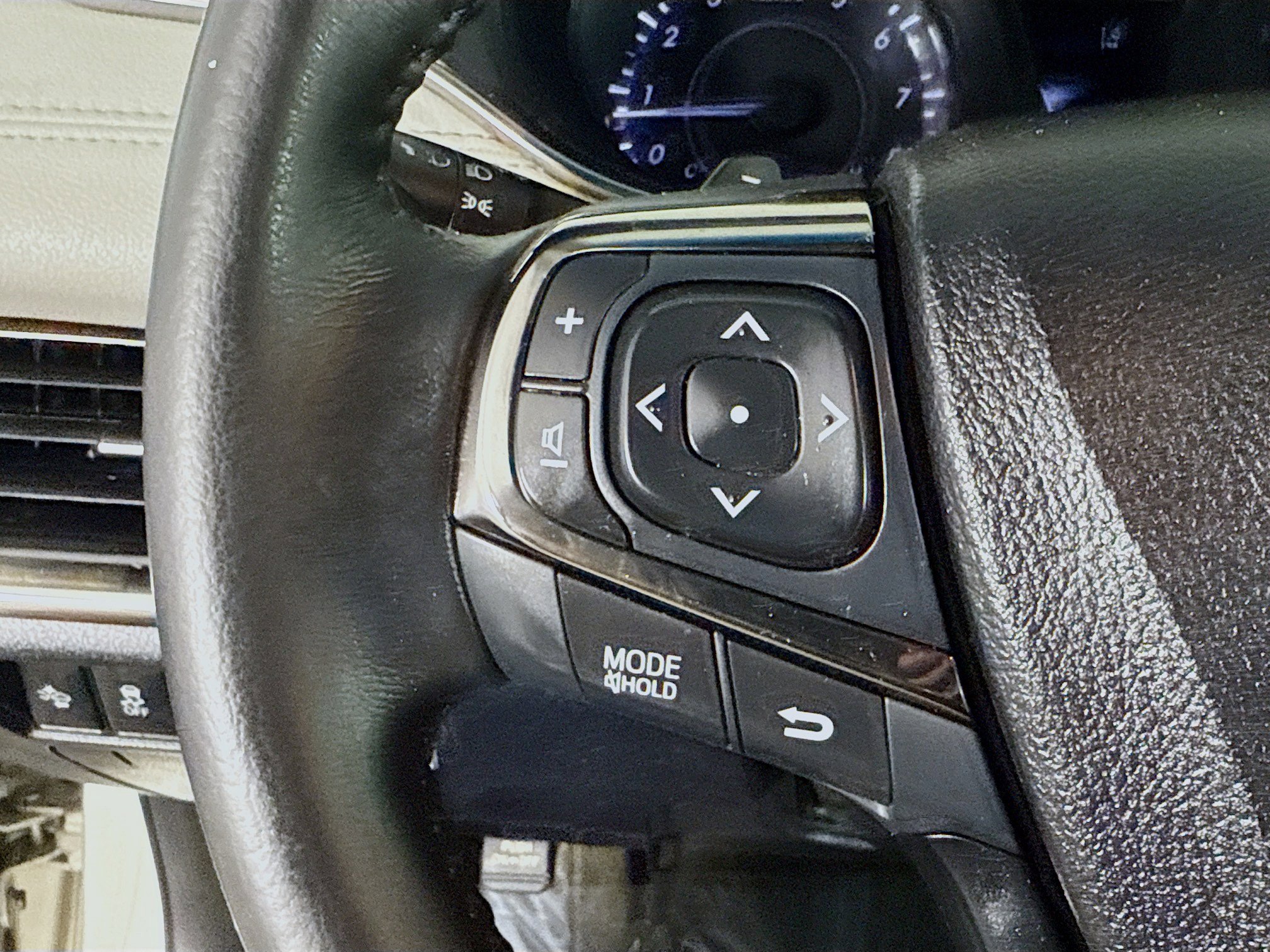 Used 2017 Toyota Avalon XLE image 14