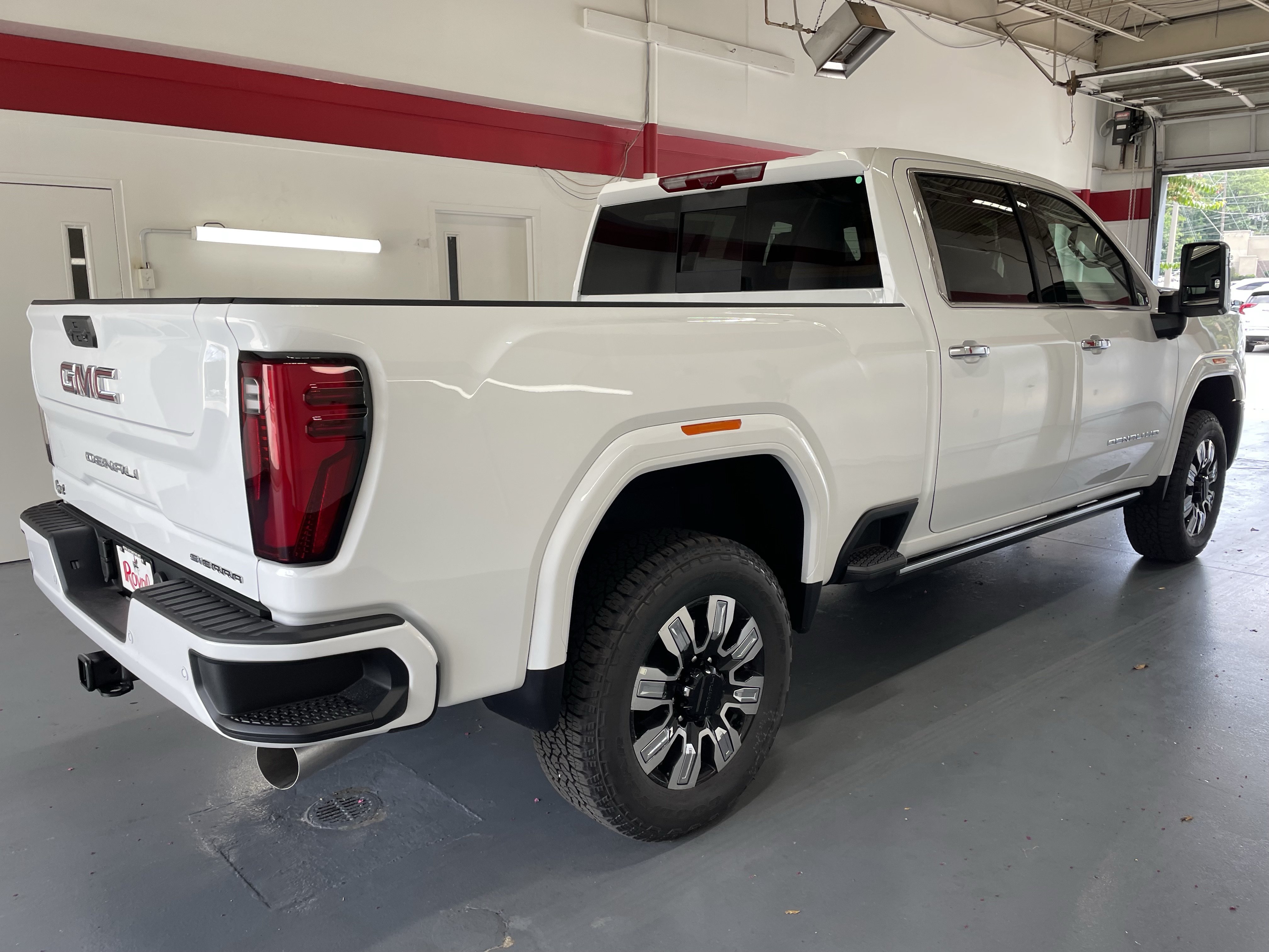 New 2026 GMC Sierra 2500 Denali w/ Denali Reserve Package AWD/4WD image 4