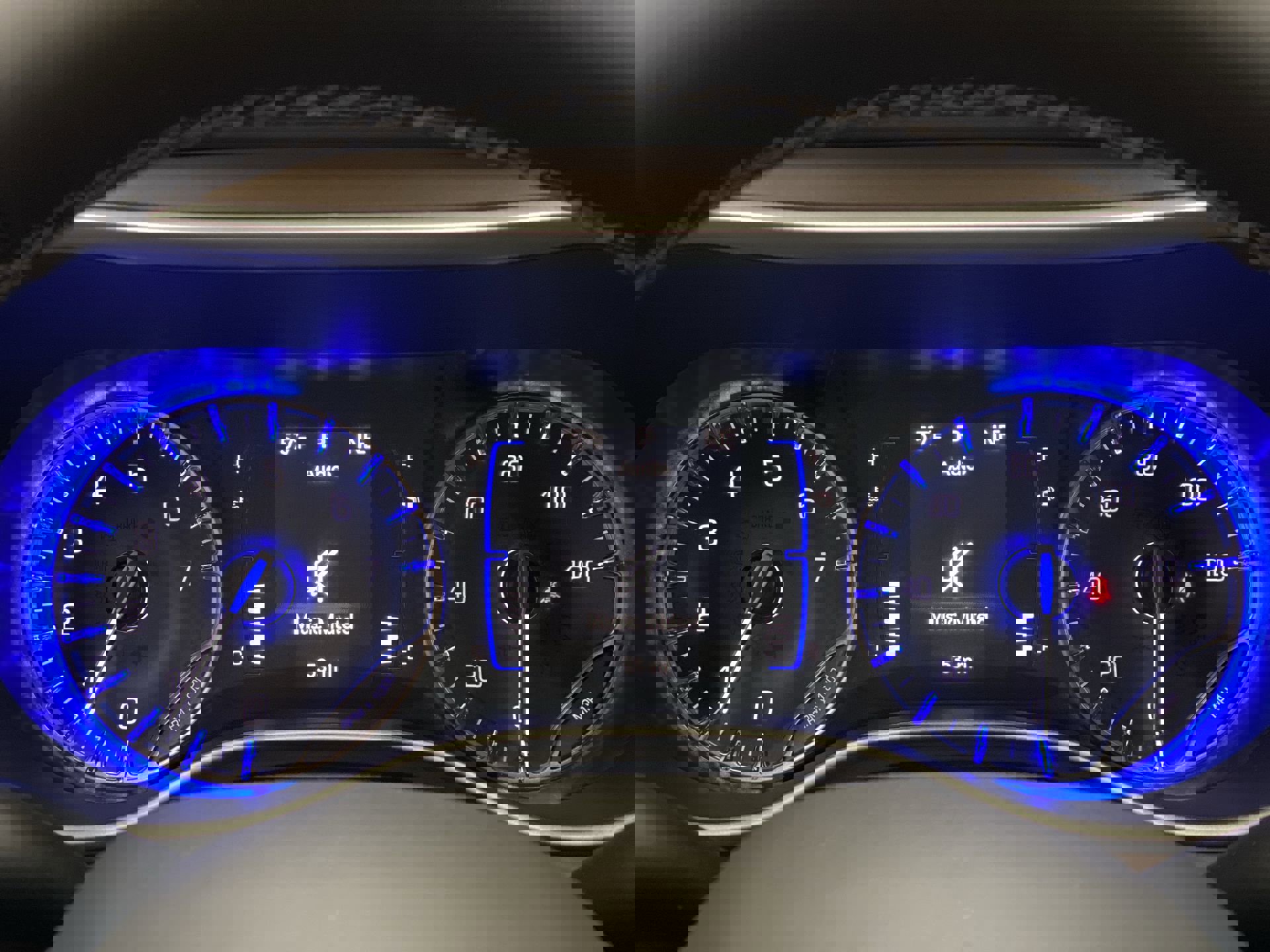 Used 2022 Chrysler Voyager LX image 13