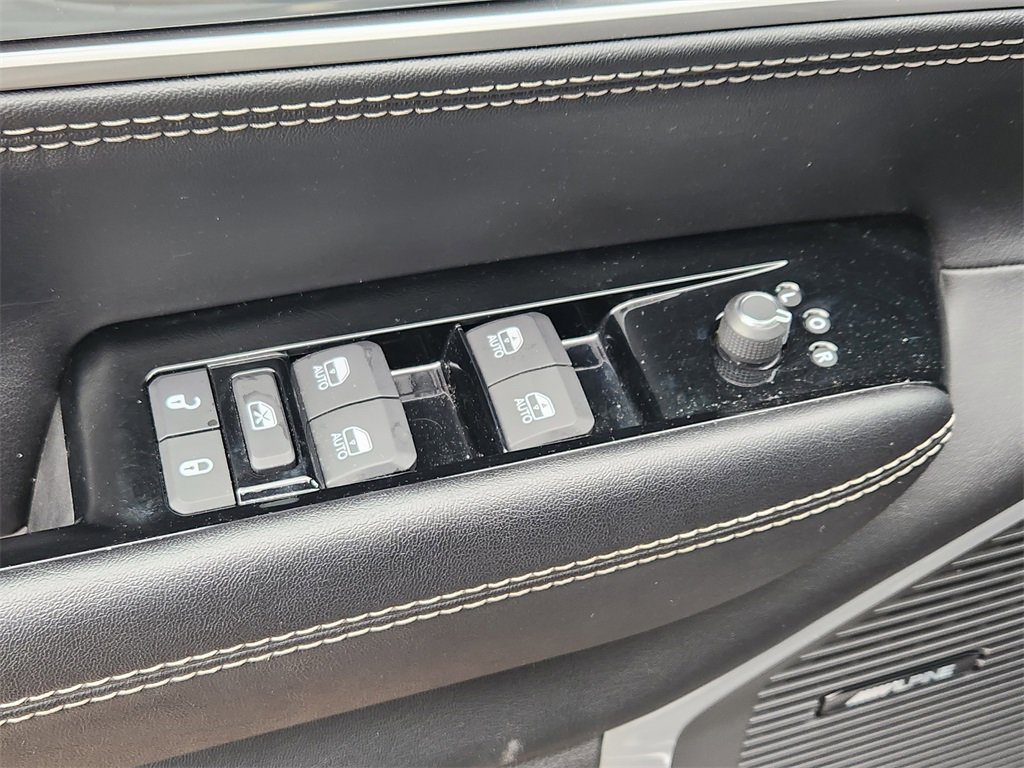 Used 2024 Jeep Wagoneer Series II w/ Flexible Seating Group image 11