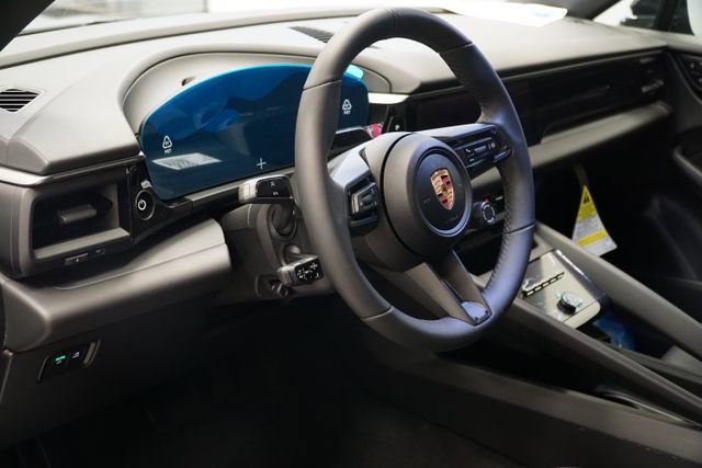 New 2026 Porsche Macan 4 Electric AWD/4WD image 4