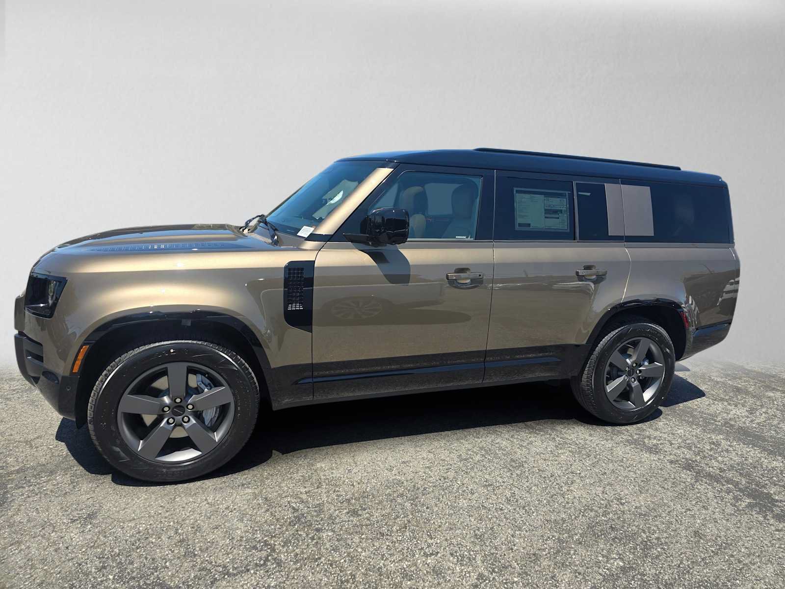 New 2026 Land Rover Defender 130 X-Dynamic SE AWD/4WD image 2
