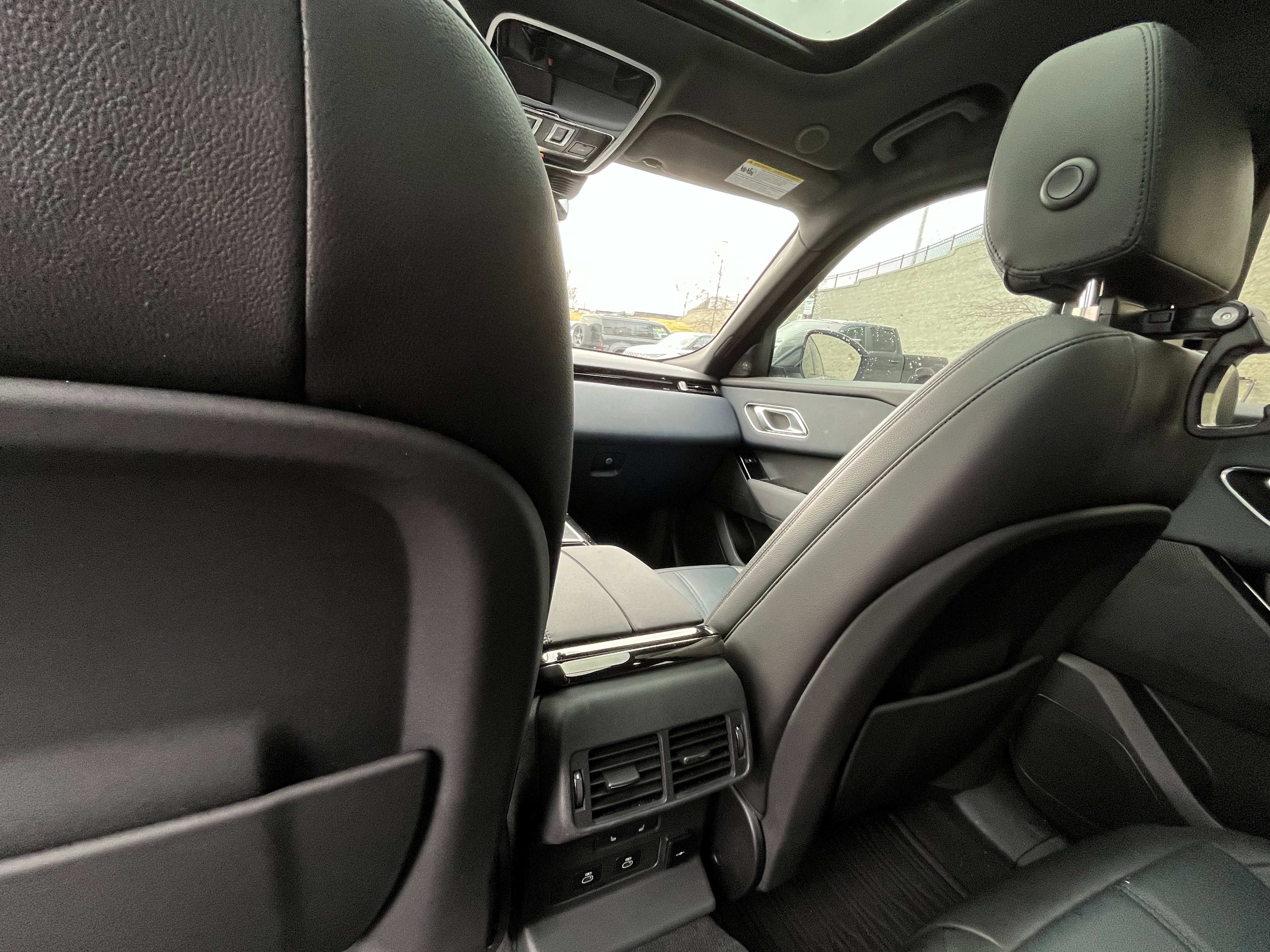 Used 2024 Land Rover Range Rover Velar Dynamic SE image 25