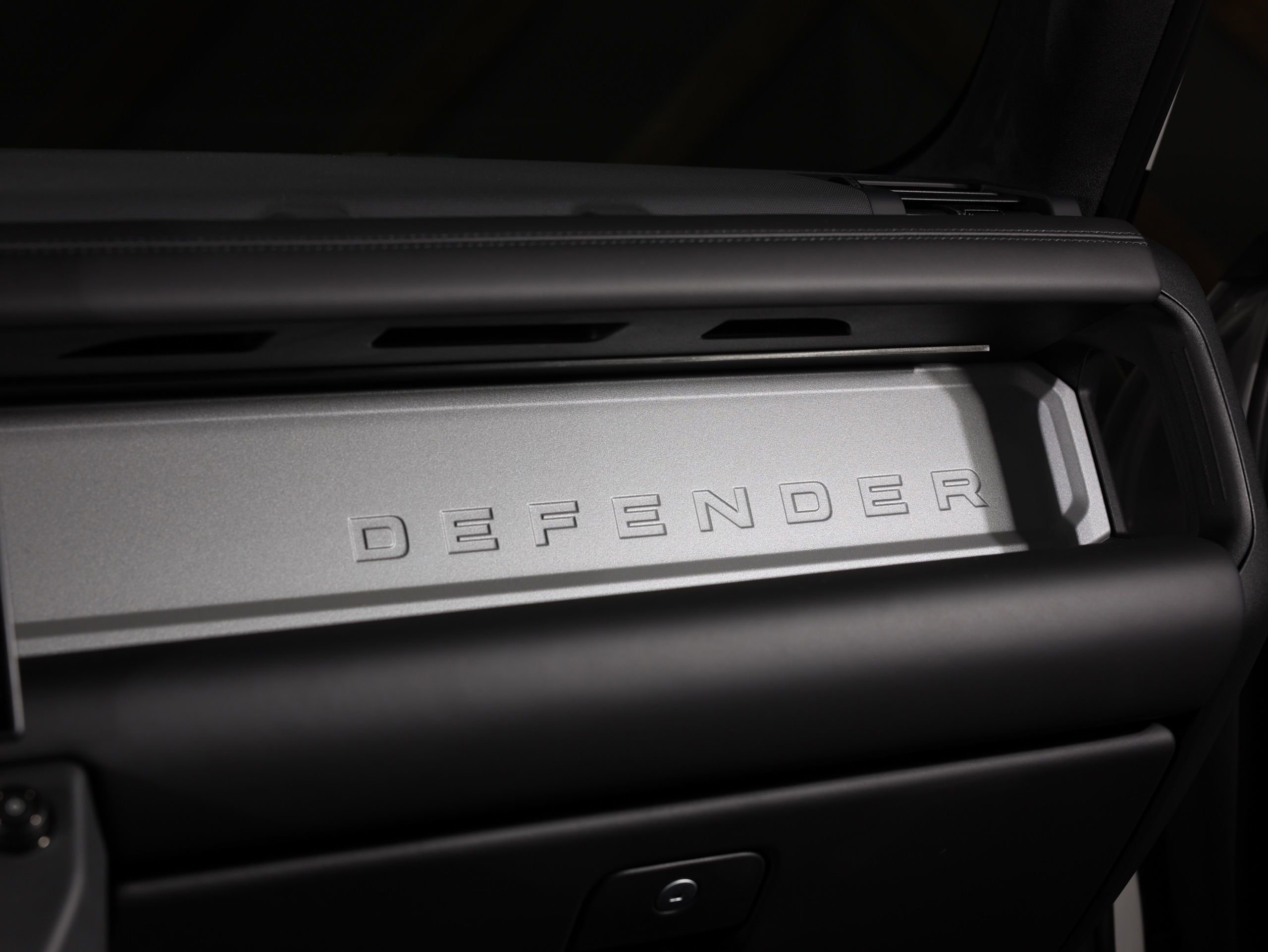 Used 2026 Land Rover Defender 110 image 39