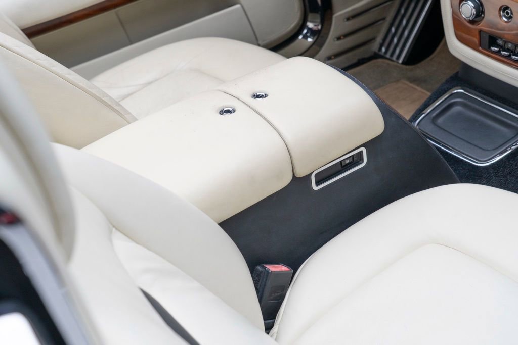 Used 2010 Rolls-Royce Phantom Drophead Coupe image 38