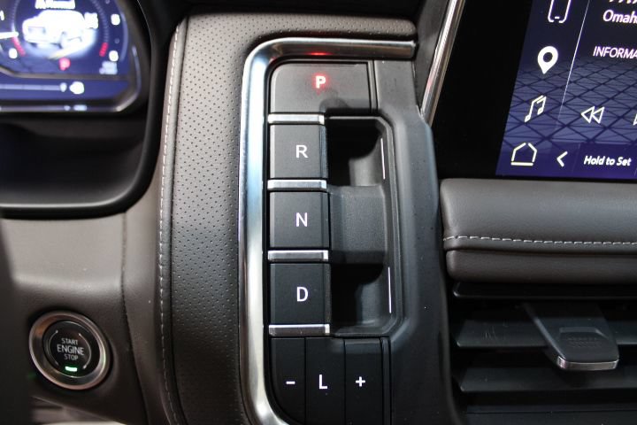 Used 2024 GMC Yukon SLT w/ SLT Luxury Package AWD/4WD image 41