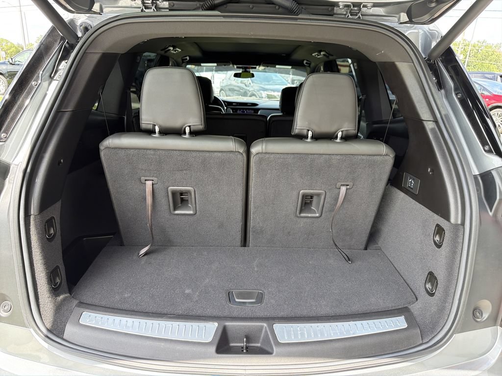 Certified 2025 Cadillac XT6 Luxury FWD image 13
