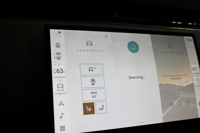 Used 2025 Land Rover Range Rover SE image 23