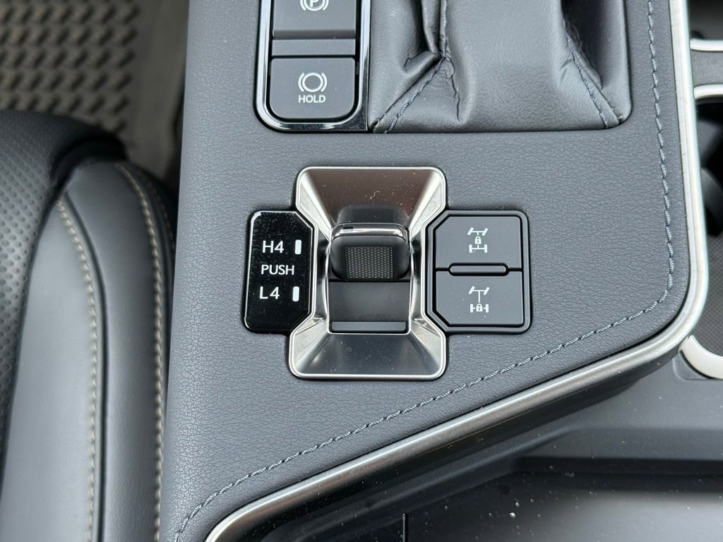 Used 2025 Lexus GX 550 w/ Accessory Package (32) AWD/4WD image 27