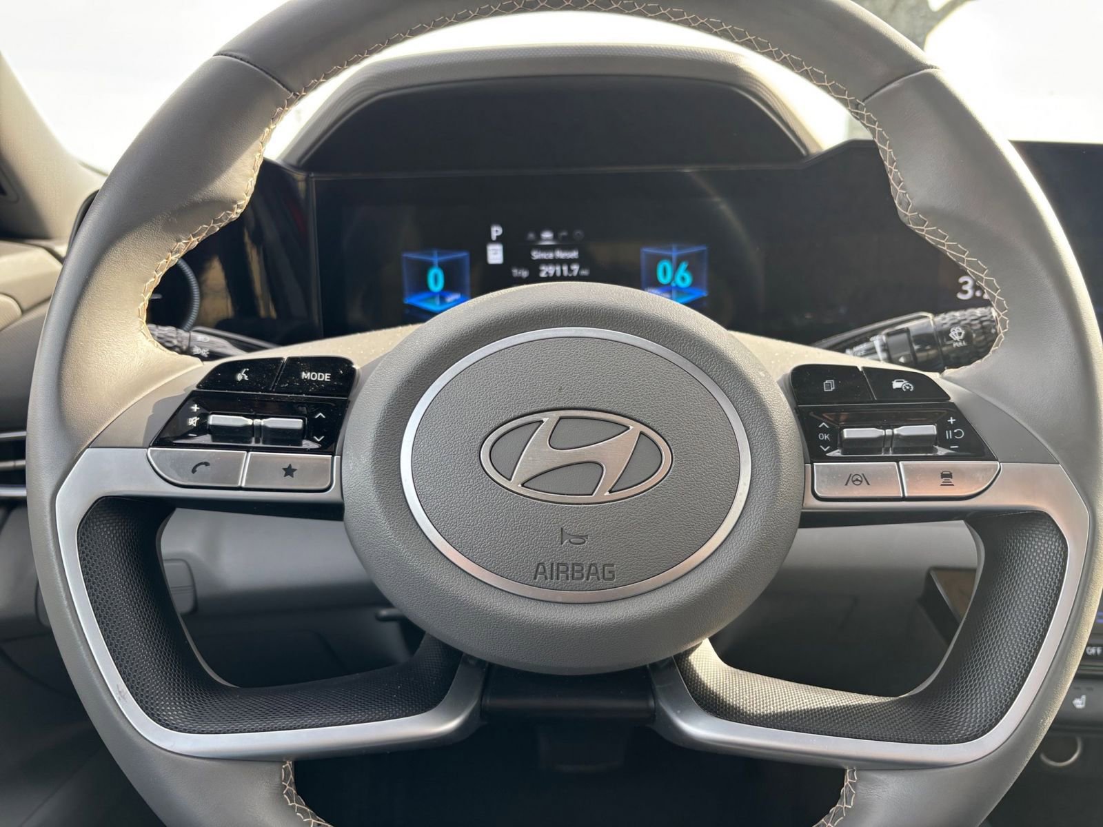 Used 2025 Hyundai Elantra SEL FWD image 28