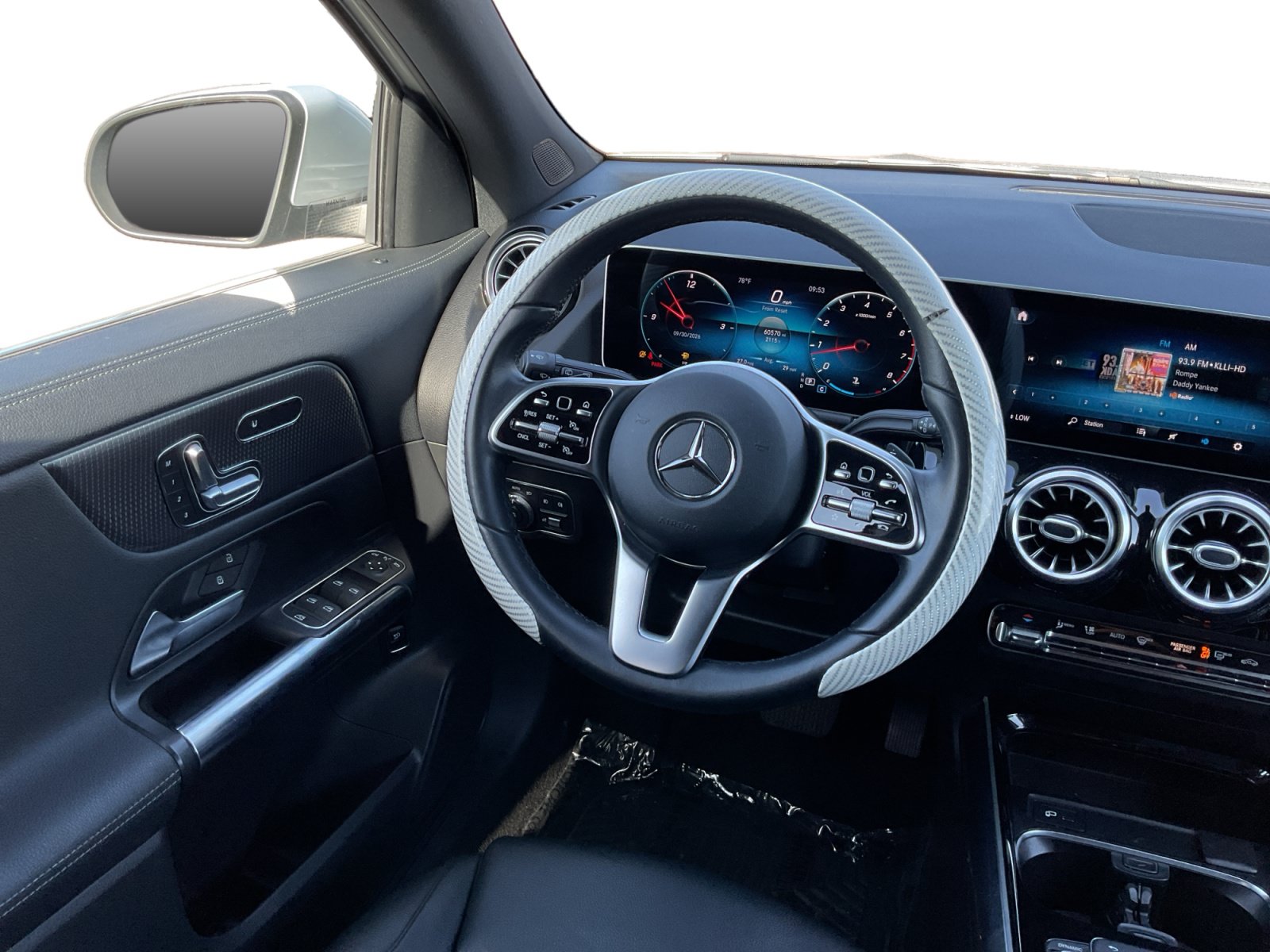 Used 2021 Mercedes-Benz GLA 250 4MATIC w/ Premium Package image 11