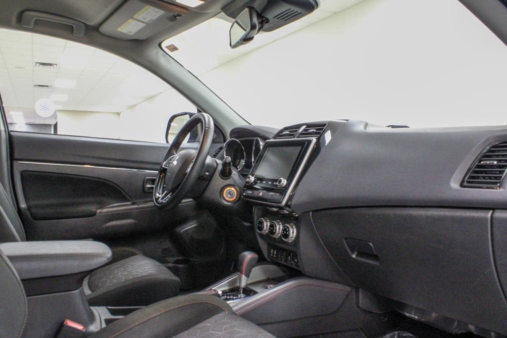 Used 2023 Mitsubishi Eclipse Cross LE image 6