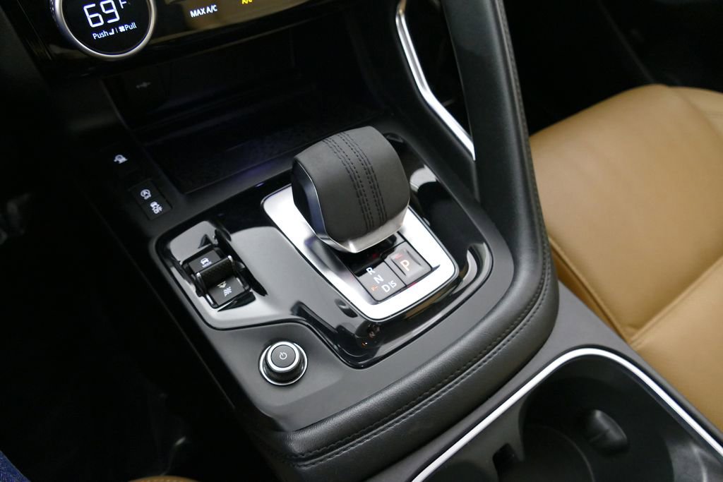 Used 2021 Jaguar E-PACE SE image 11