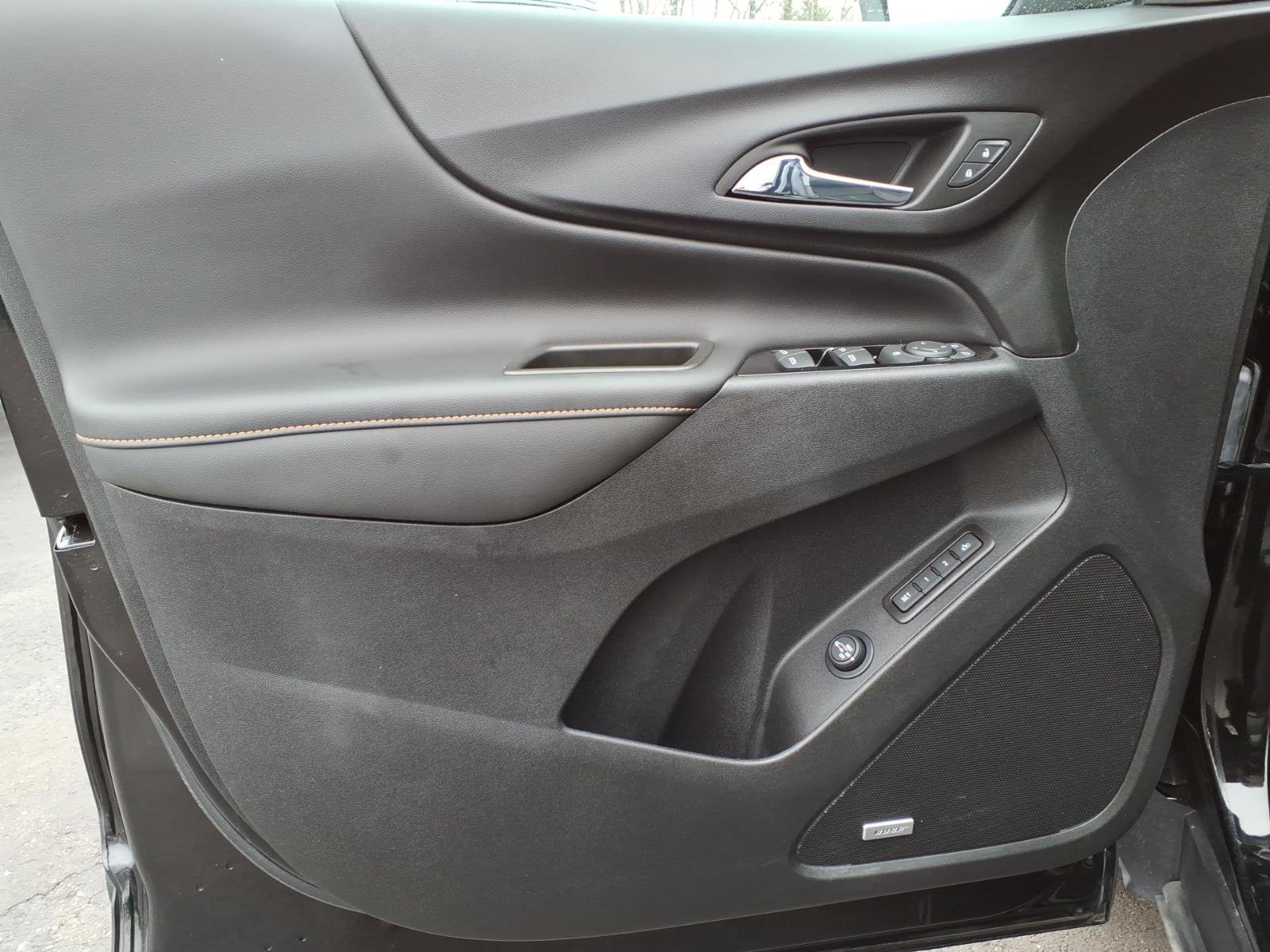 Used 2023 Chevrolet Equinox Premier image 10