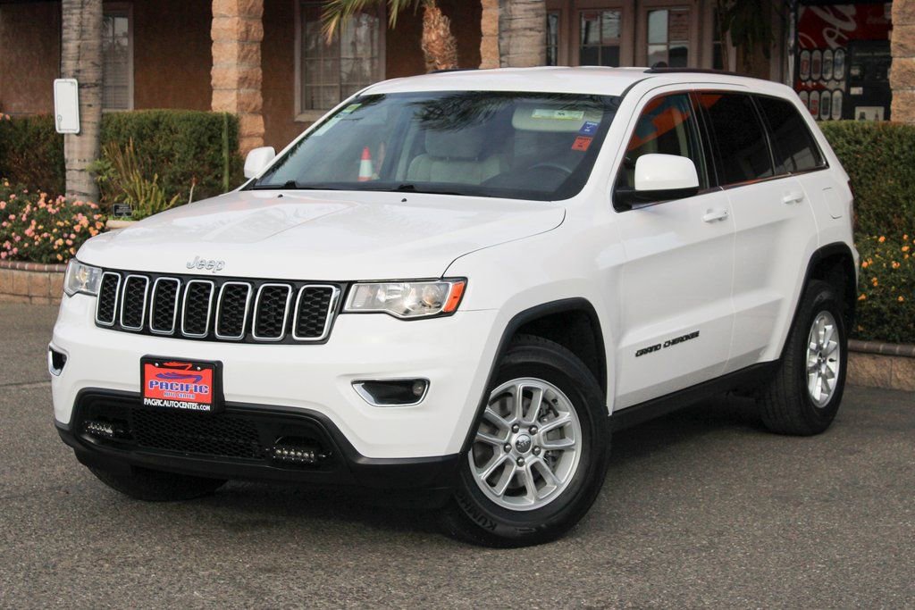 Used 2020 Jeep Grand Cherokee Laredo image 4