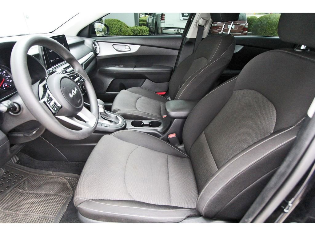 Used 2024 Kia Forte LXS image 6