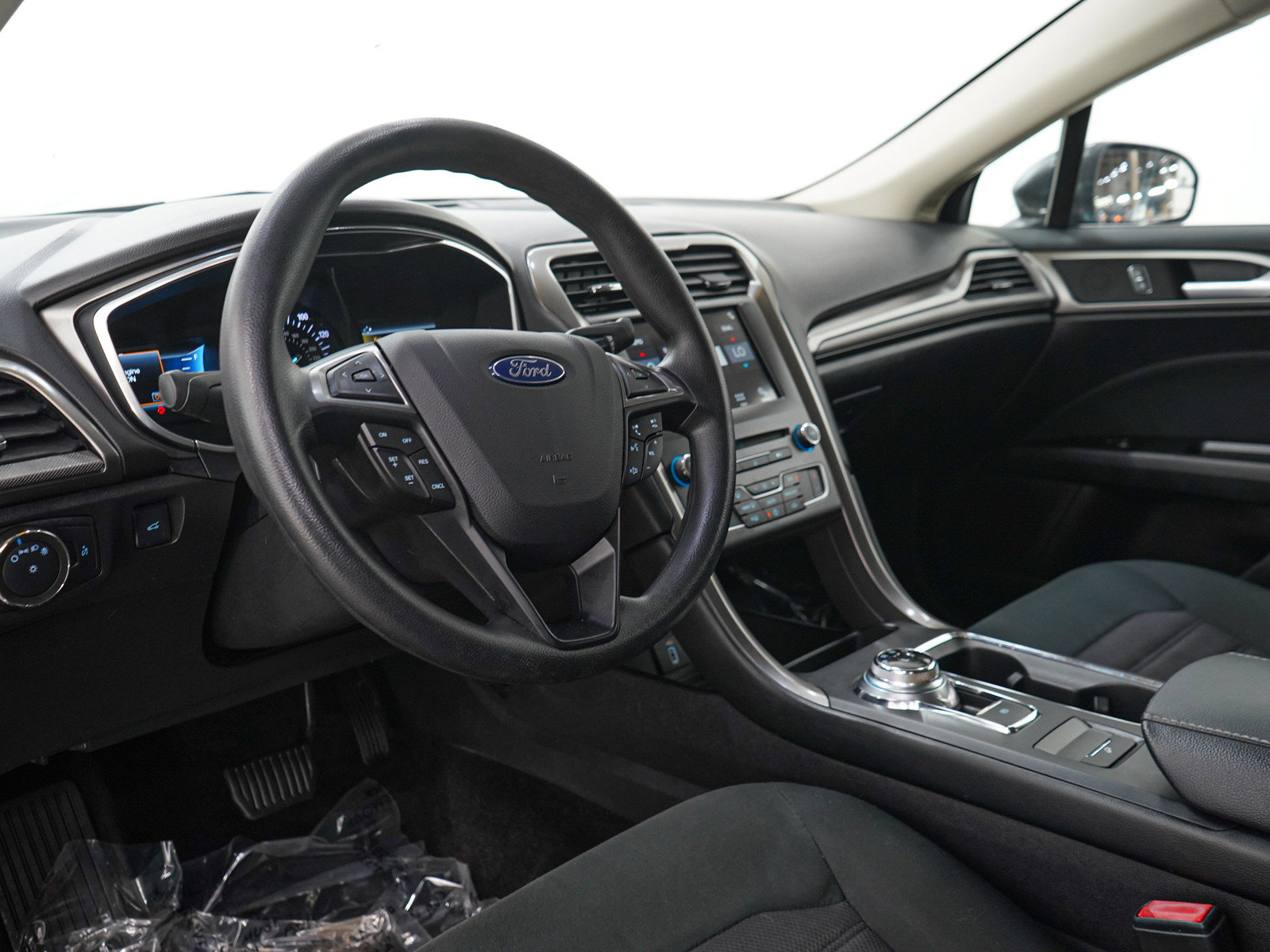 Used 2017 Ford Fusion SE w/ Fusion SE Technology Package FWD image 22