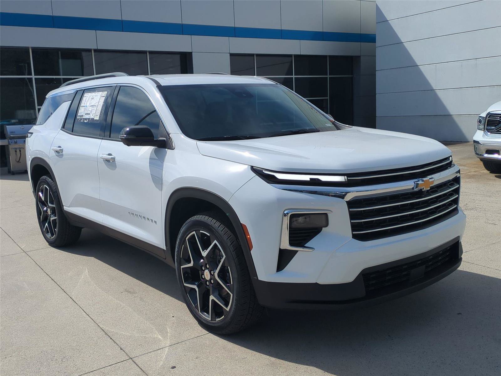 New 2026 Chevrolet Traverse LT w/ Driver Confidence Package FWD image 7