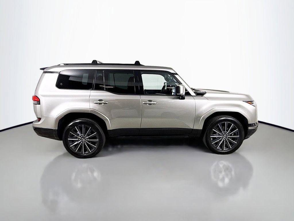 Used 2025 Lexus GX 550 image 4