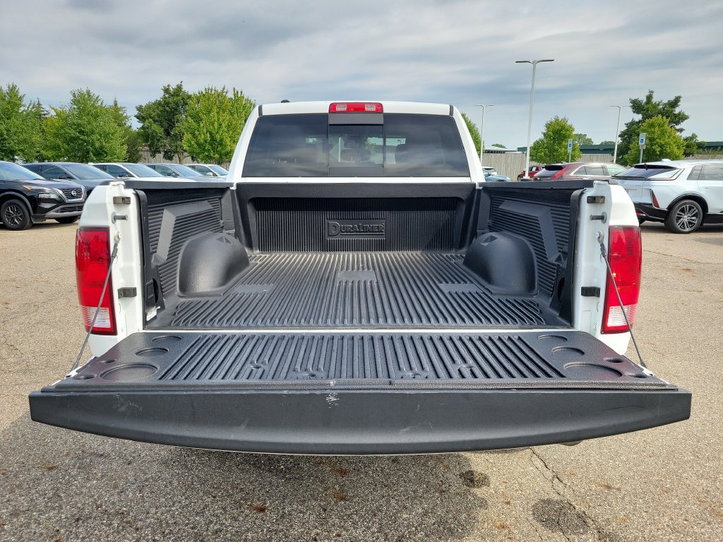 Used 2020 RAM 1500 Classic SLT AWD/4WD image 32
