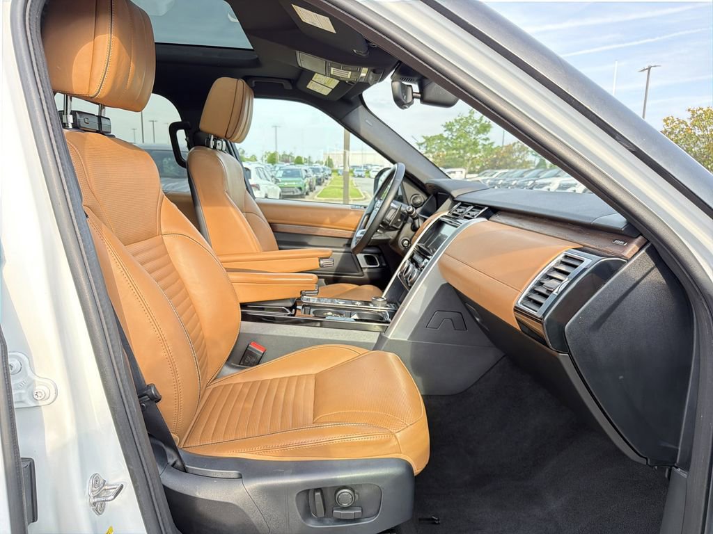 Used 2018 Land Rover Discovery HSE Luxury AWD/4WD image 14