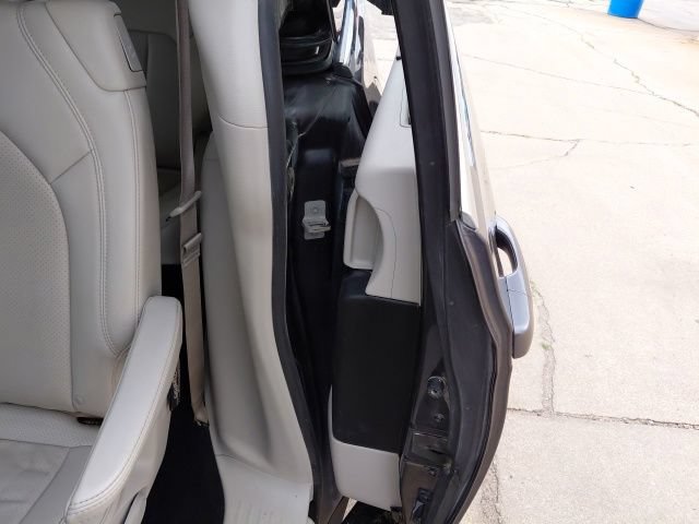 Used 2019 Chrysler Pacifica Touring-L Plus FWD image 29