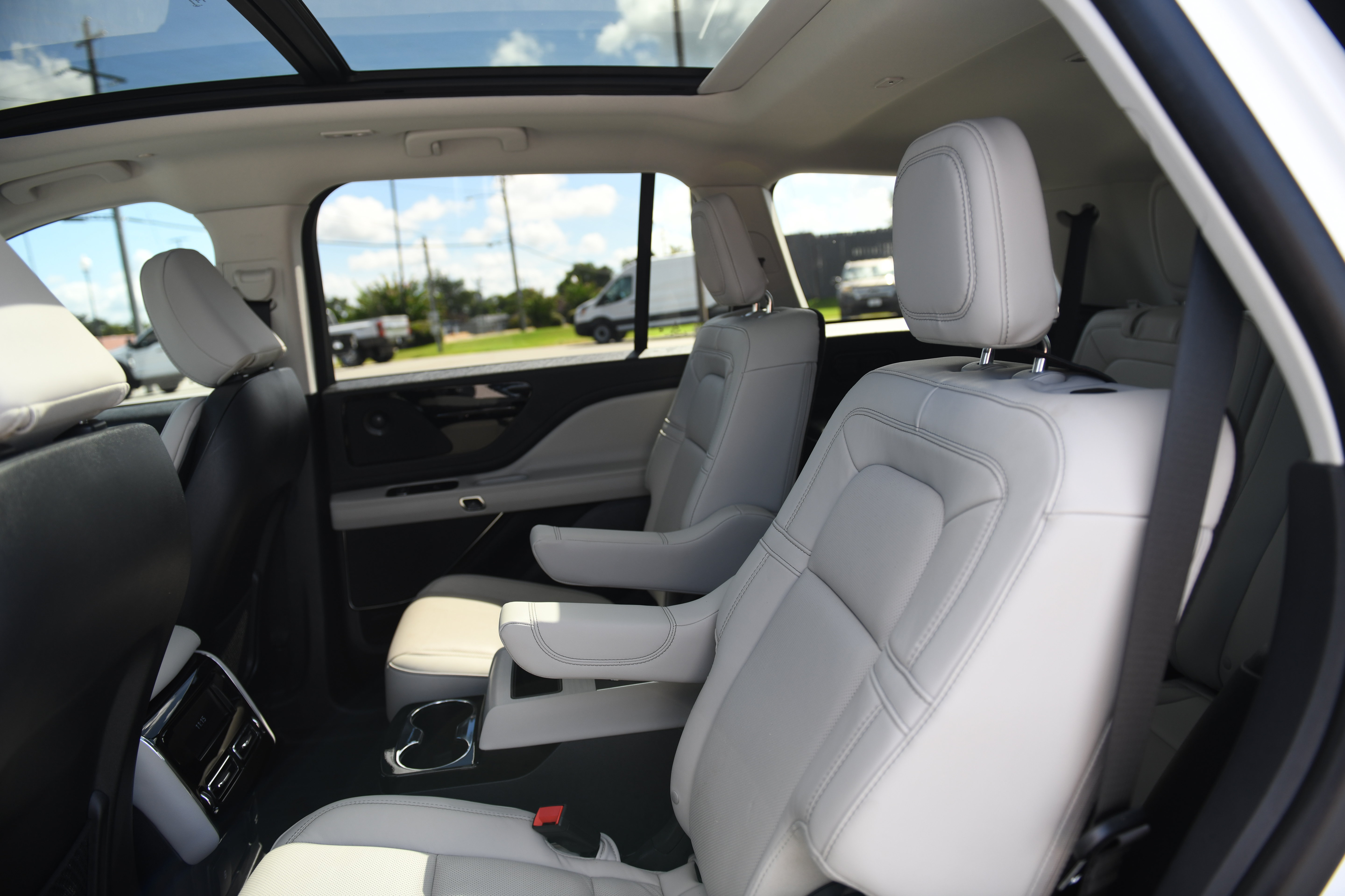 Used 2025 Lincoln Aviator Reserve w/ Jet Appearance Package RWD image 14