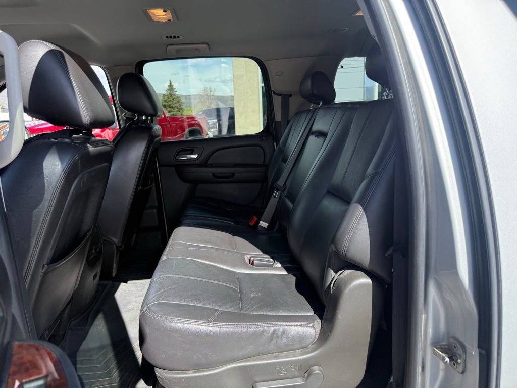 Used 2010 Chevrolet Suburban LT image 16