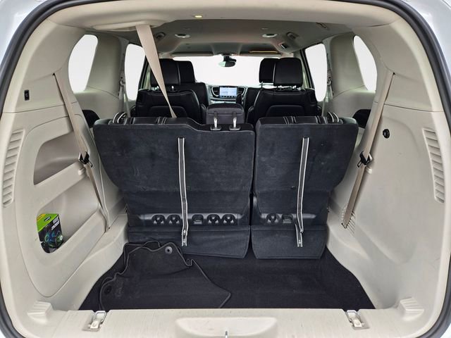 Used 2024 Chrysler Pacifica Touring-L image 6