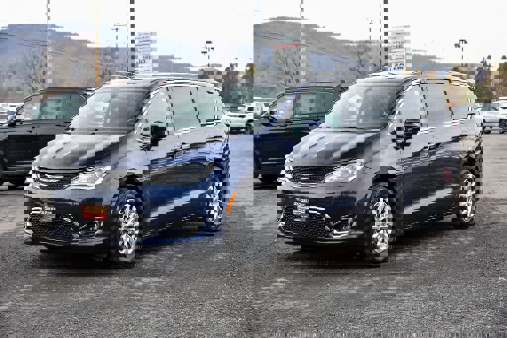 Certified 2019 Chrysler Pacifica Touring Plus image 7